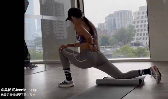她想要长筒袜